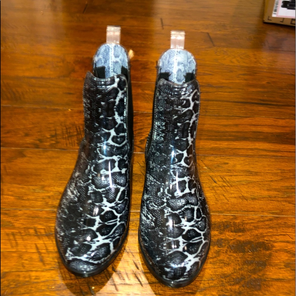Seven7 boots size 7